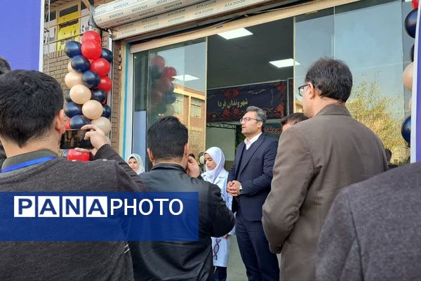 غرفه پژوهش سرای زکریای رازی، جذاب ترین غرفه نمایشگاه دستاوردهای پژوهشی دانش آموزان شهرستانهای تهران 