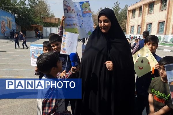 بمناسبت روز جهانی کودک برپایی جشنواره صبحانه سالم در دبستان پسرانه سرافراز ناحیه۷ مشهد