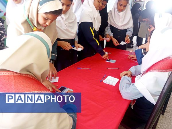 انتخابات شورای دانش آموزی در دبستان سمیه