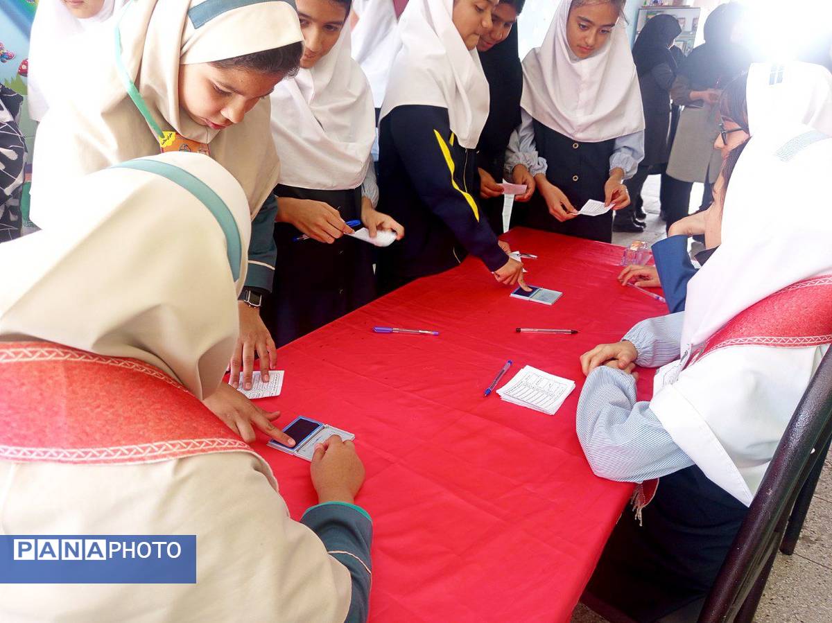 انتخابات شورای دانش آموزی در دبستان سمیه