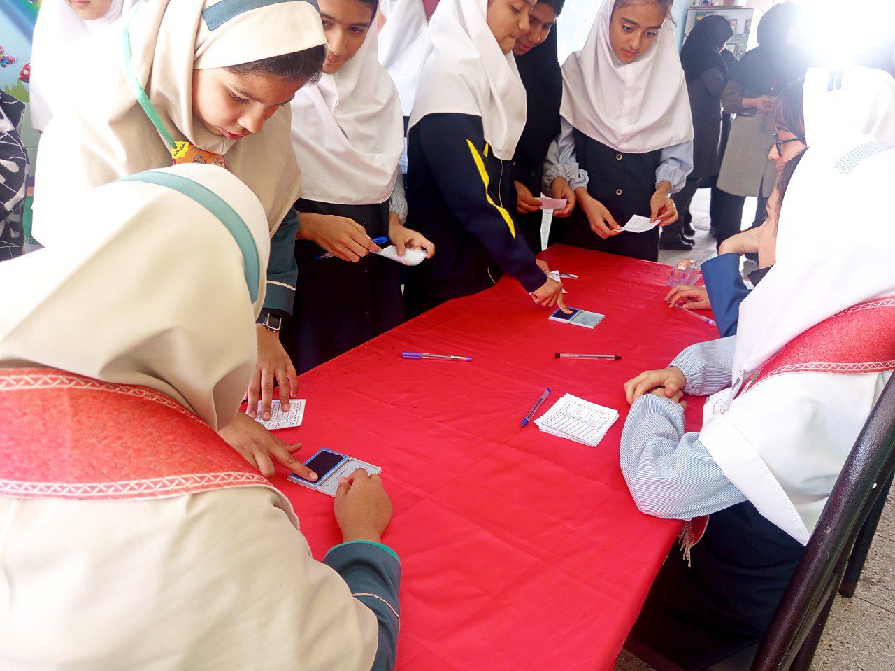 انتخابات شورای دانش آموزی در دبستان سمیه