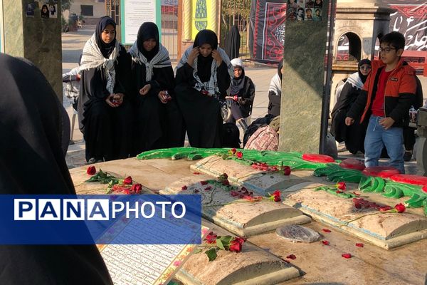 مراسم غبار‌روبی مزار شهدای گمنام در ناحیه دو شهرری 