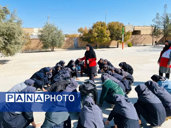 بازدید مسئولان سازمان دانش‌آموزی آذربایجان شرقی از مدارس تمام تشکیلاتی اهر