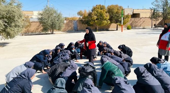 روایت پانا از تمرین مهارت های زلزله در دبیرستان سمیه  