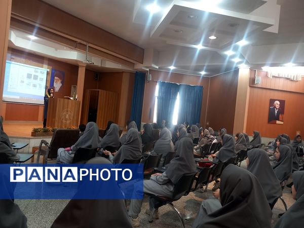 جشن جوانه ها باشور و شوق دانش آموزان در دبیرستان آرمینه مصلی نژادمشهد