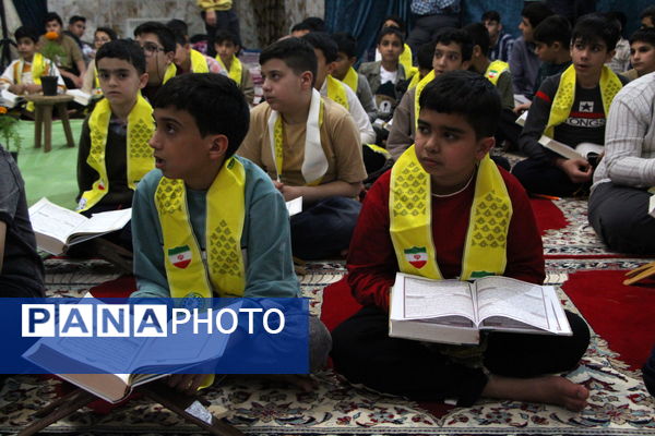 مراسم معنوی اعتکاف دانش‌آموزان پسر یزدی در فهرج