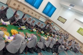 دل‌های کوچک در آغوش قرآن در مدرسه جهانفر میبد