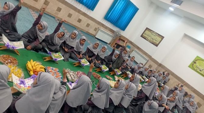 دل‌های کوچک در آغوش قرآن در مدرسه جهانفر میبد