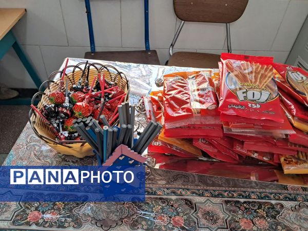 «انگشتر خوشحالی» نماد جشن روز کودک در دبستان شهید هادی آریایی ناحیه یک یزد