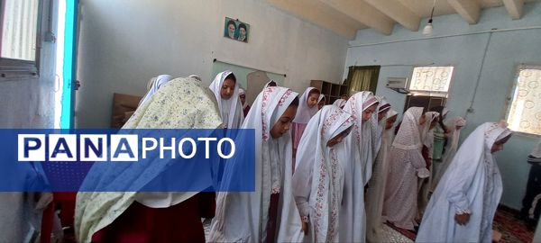 حضور پرشور دانش‌آموزان پایه چهارم دبستان شهید تنیده در نماز جماعت