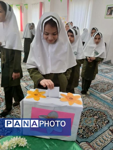 عزاداری به مناسبت شهادت حضرت زهرا (س) در دبستان حضرت زینب(س) مروست 