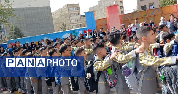 جشن‌شکوفه‌ها در‌ دبستان شهدای گمنام