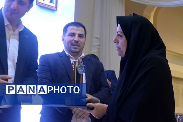 آیین بزرگداشت روز معلم ویژه معلمان و فرهنگیان ناحیه۲ بهارستان