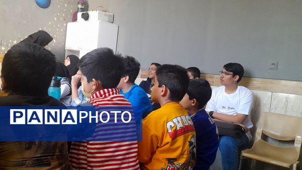 نشست بر مدار هشتم در کانون پرورشی فکری کودکان و نوجوانان