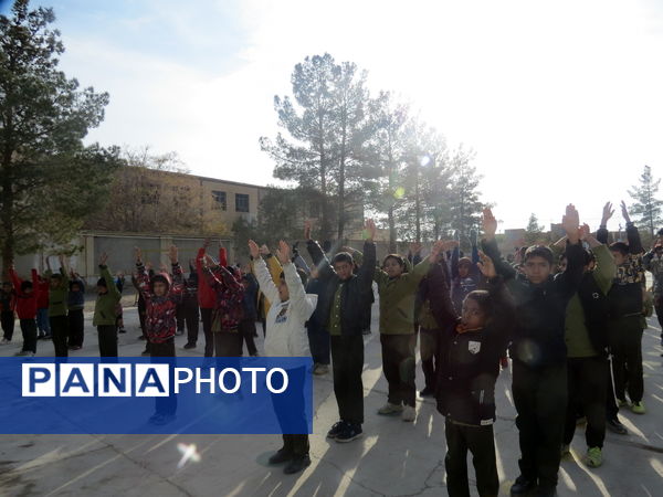 قاب پانا خاتم از شادی و نشاط دانش‌آموزان 