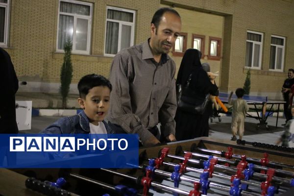 محفلی با حضور کودکان و خانواده‌ها در دانشگاه قم