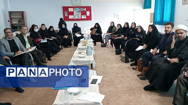 نشست توانمندسازی مدیران؛ گامی به‌سوی هدایت تحصیلی مؤثر در مدارس متوسطه دوره اول ناحیه ۷
