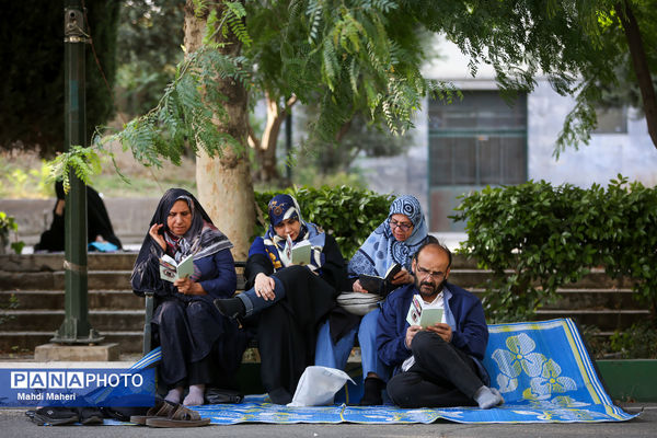 مراسم دعای عرفه در دانشگاه تهران