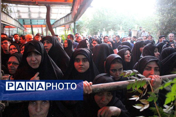 خاکسپاری نوجوان شهید «محمدحسین خاکی» در گلزار شهدای قم