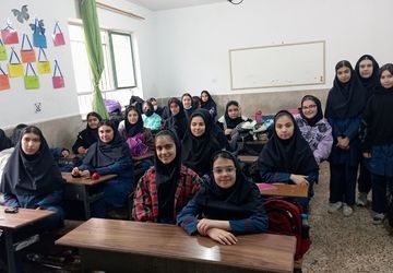 قدردانی از مقام مادر با بیان جملاتی زیبا توسط دانش آموزان دبیرستان دانش نیا شهر قدس