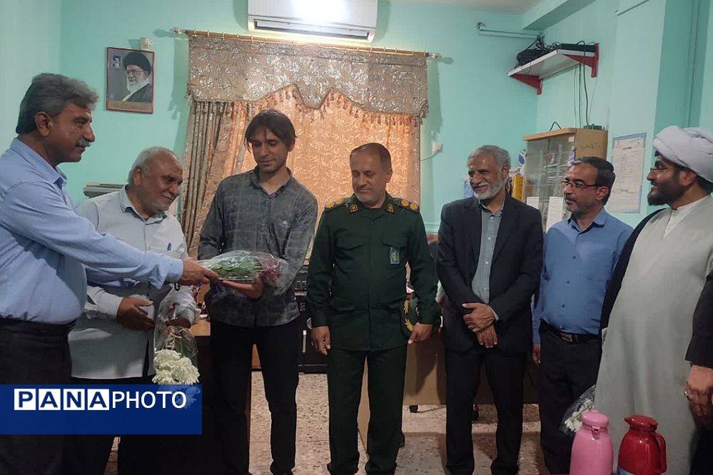 تجلیل از مدیر و کارکنان مدرسه نمونه رازی سعدآباد