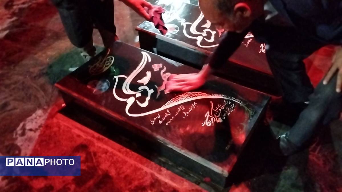 غبار روبی مقبره شهدای گمنام نیشابور