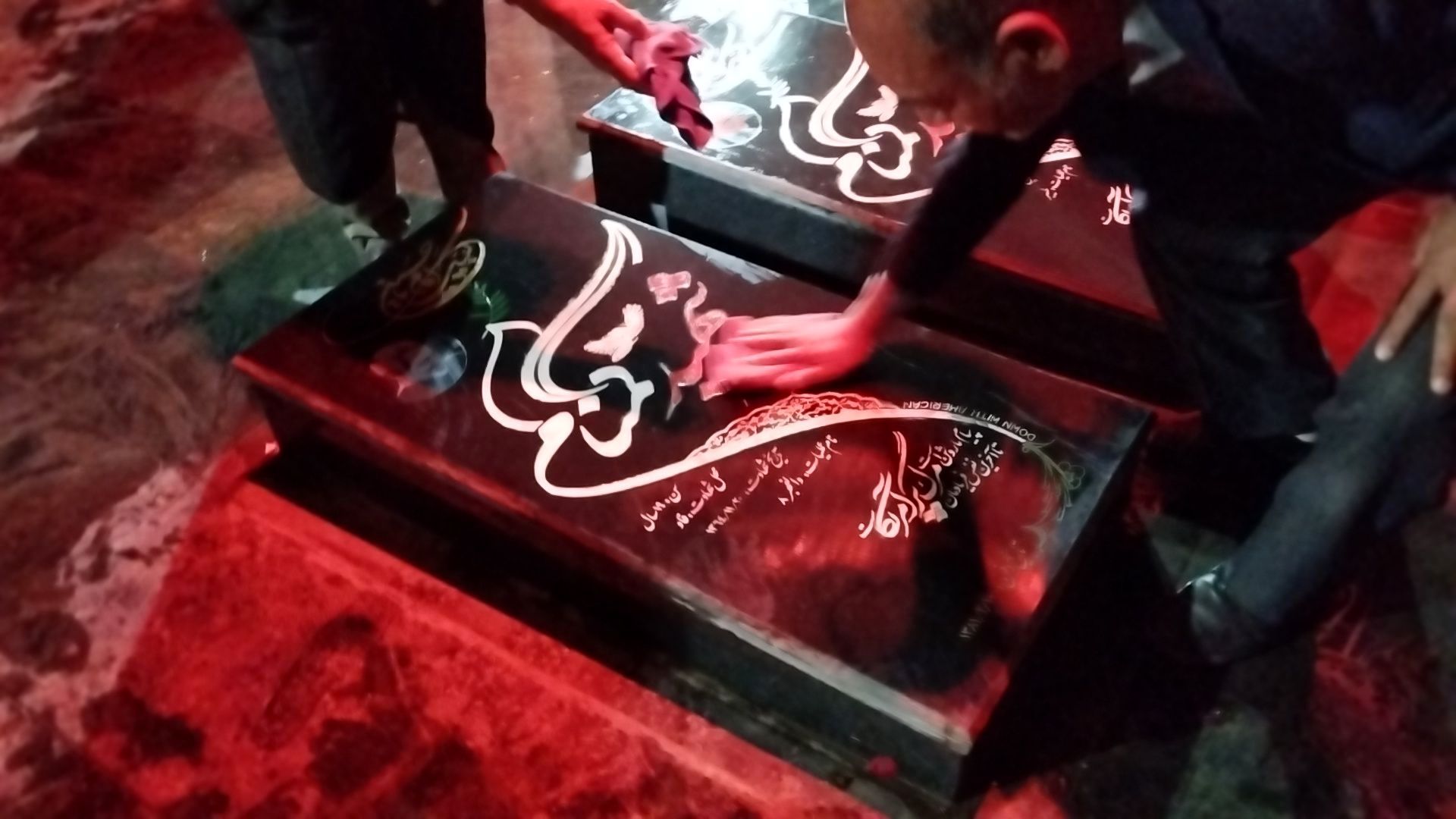 غبار روبی مقبره شهدای گمنام نیشابور