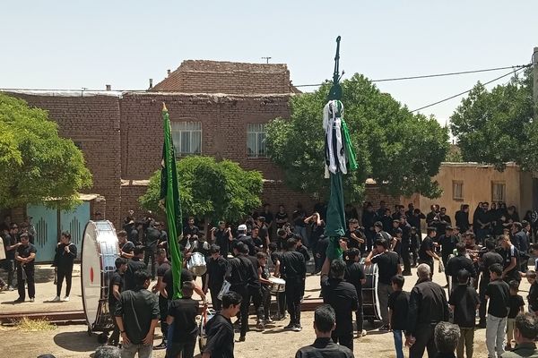آیین تاسوعای حسینی؛ مردم رباطسنگ در سوگ علمدار کربلا