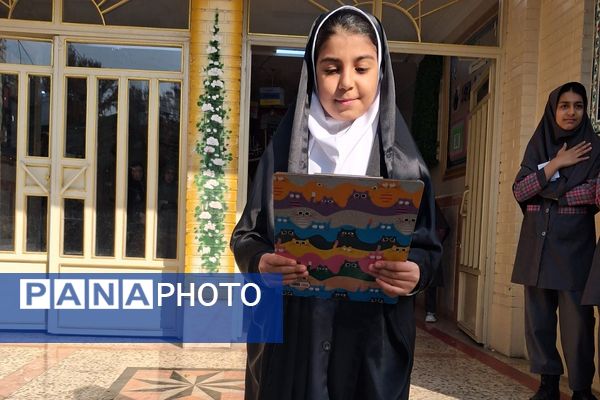 مراسم عزاداری فاطمیه با برکت پرچم امام حسین(ع) در مدرسه آیت‌الله خامنه‌ای