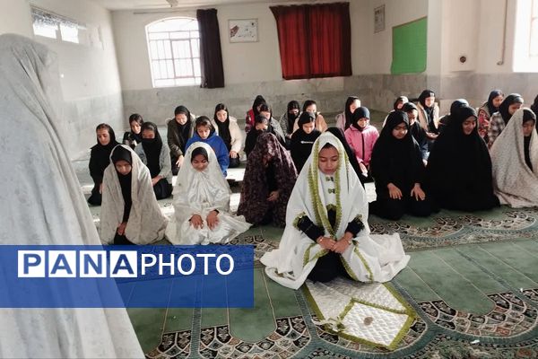  نماز جماعت آموزشگاه آیت الله طالقانی در ماه مبارک رمضان 