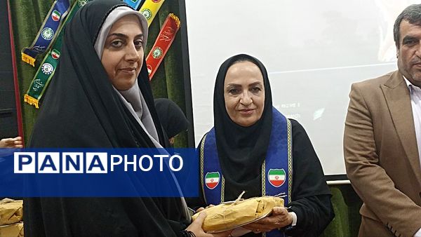 همایش تجلیل از مربیان و اعضای پیشتاز در محمودآباد 