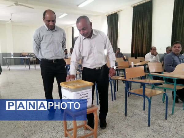 انتخابات انجمن اولیا و مربیان در دبیرستان علی سایانی فین