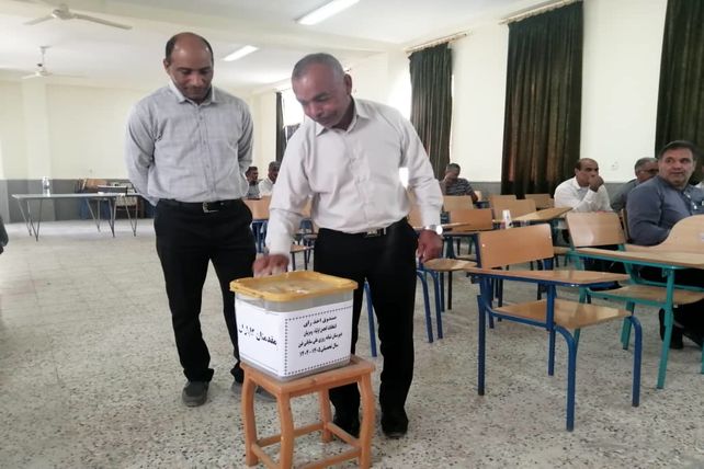 انتخابات انجمن اولیا و مربیان در دبیرستان علی سایانی فین