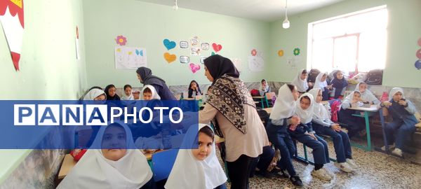 جشن خودکار پایه چهارم مدرسه شهید خاقانی در شهرستان شیروان