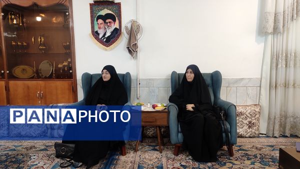 دیدار دانش‌آموزان  دبیرستان۲۲ بهمن با همسر شهید جانباز شیمیایی  شهرضا 