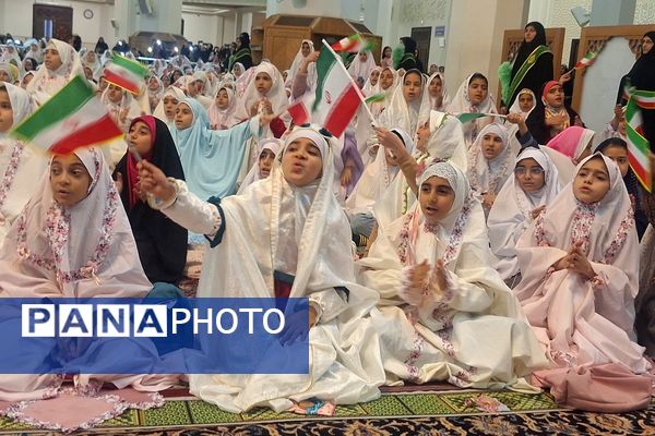 برگزاری جشن ۱۰۰۰ دانش‌آموز دختر روزه اولی در شیراز