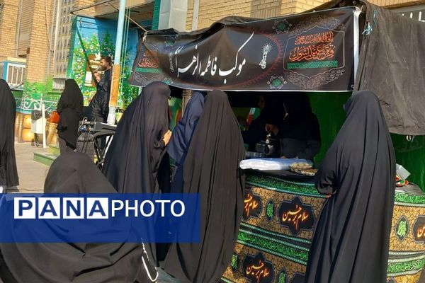 سوگواری فرهنگیان و دانش‌آموزان شهرستان قرچک در مدرسهٔ متوسطه اول بنیاد پانزده خرداد 