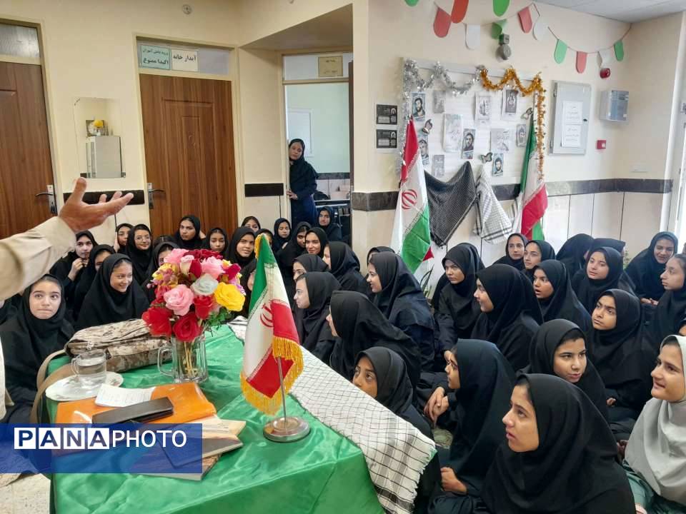 روایت هشت سال دفاع مقدس توسط راوی انقلاب در مدرسه مادرمهربان نقاب