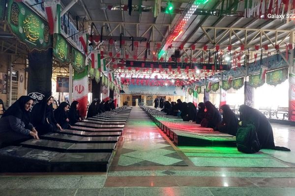 زیارت گلزار شهدا و اقامه نماز جماعت دانش‌آموزان فرزانگان در امامزاده ابراهیم ملارد