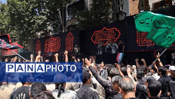 رود اشک و عشق در مسیر حرم همزمان با شکوه عزاداری هیئات‌ در خیابان‌های مشهد