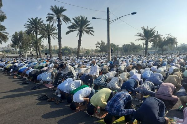 بندرعباسی‌ها توفیق یک ماه عبادت را در نماز عید فطر به شکرانه نشستند