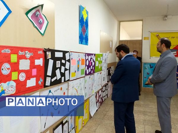 آیین افتتاحیه طرح کانون یاریگران زندگی و برپایی نمایشگاه مبارزه با آسیب‌های اجتماعی در دبیرستان شهید همت ملارد