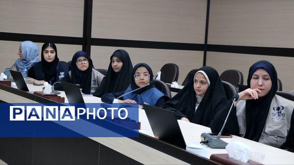 نشست هم‌اندیشی دانش‌آموز خبرنگاران پانا با معاون امنیتی و انتظامی استانداری خراسان رضوی 