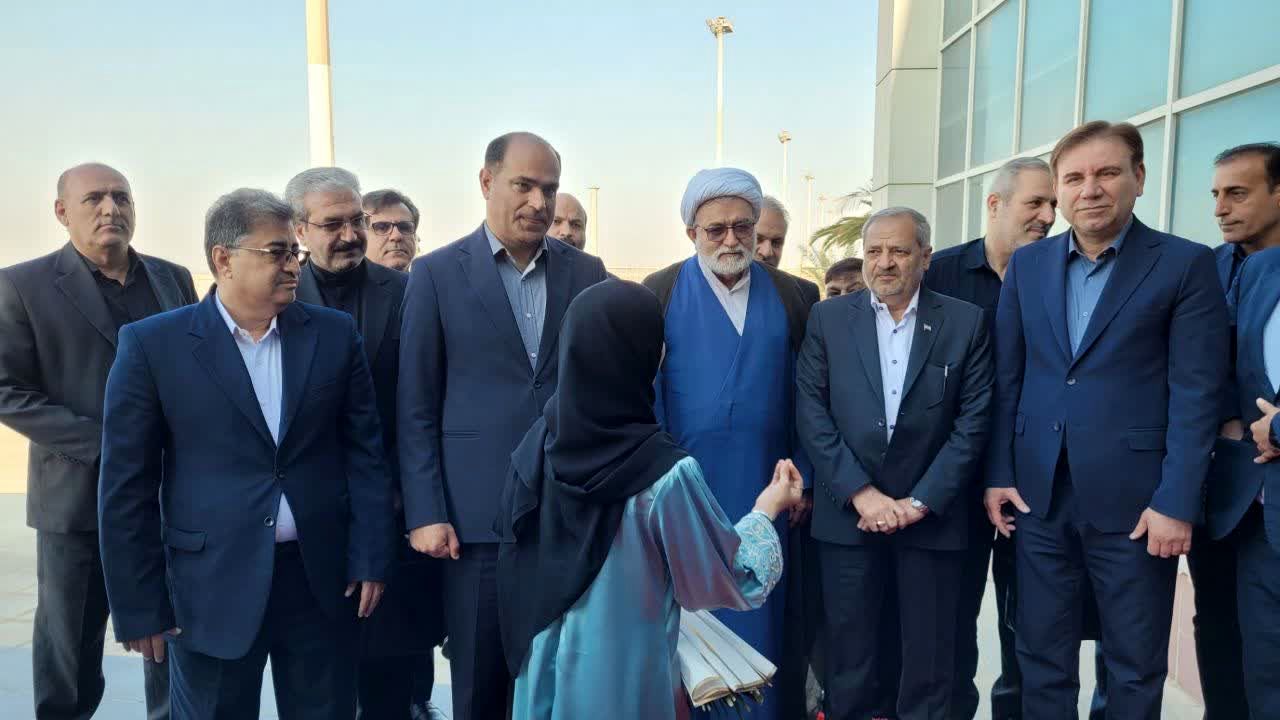 وزیر آموزش و پرورش برای حضور در یادواره شهید شاخص دانش‌آموزی وارد استان بوشهر شد