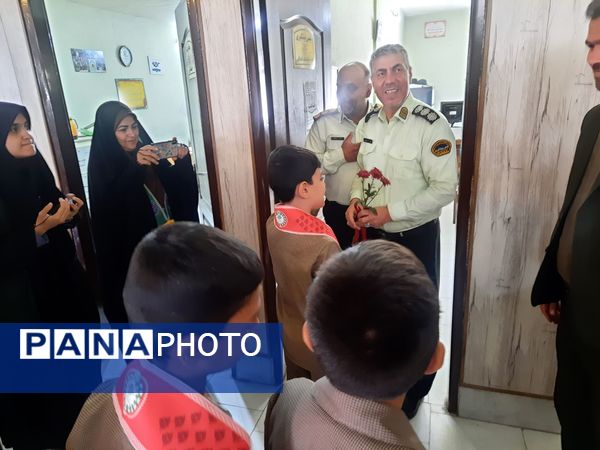 دیدار دانش آموزان پیشتاز با پرسنل نیروی انتظامی نیشابور