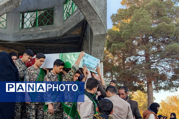 وداع مردم شهر بهمن با شهید گمنام