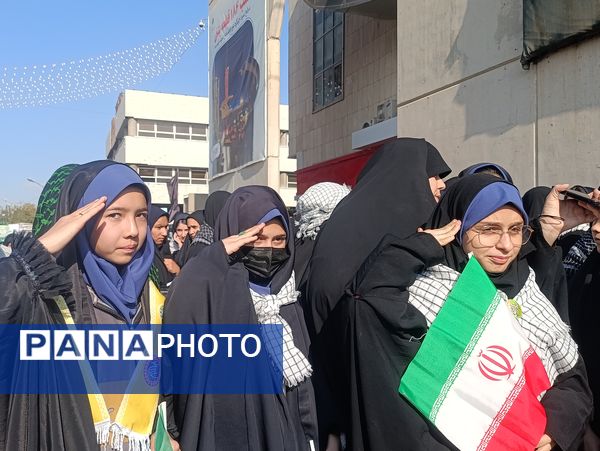 ۱۳ آبان، فریاد شهامت دانش آموزان در مسیر استقلال طلبی و استکبار ستیزی 