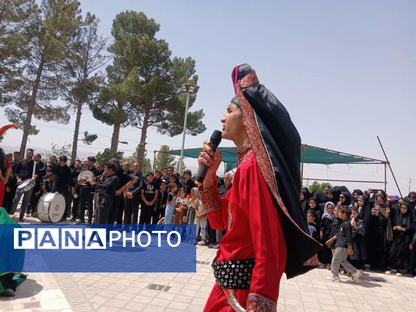 تعزیه‌خوانی اباعبدالله الحسین در روز عاشورای حسینی در روستای نقاب