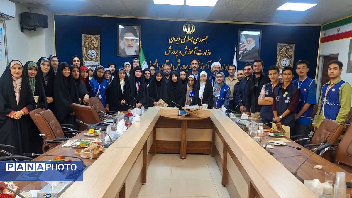 نشست دانش‌آموز خبرنگاران پانا استان البرز با مدیرکل آموزش‌وپرورش به مناسبت روز خبرنگار