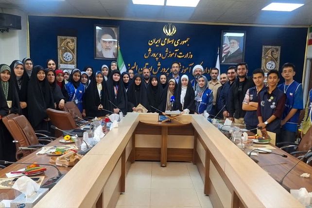 نشست دانش‌آموز خبرنگاران پانا استان البرز با مدیرکل آموزش‌وپرورش به مناسبت روز خبرنگار
